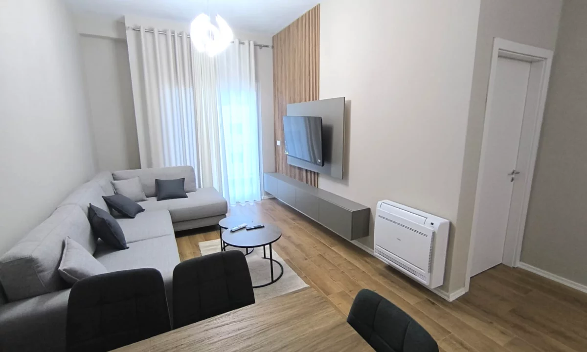 Shtepi me qera Apartament ne Tirane, 1+1, Mobilimi E mobiluar, Pagesa 550  Euro.