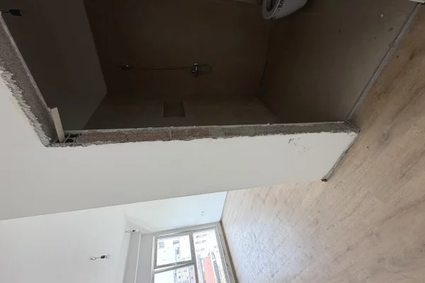 Shtepi ne shitje Apartament ne Tirane, 2+1, Mobilimi Bosh, pa mobiluar, Pagesa 192,800  Euro.
