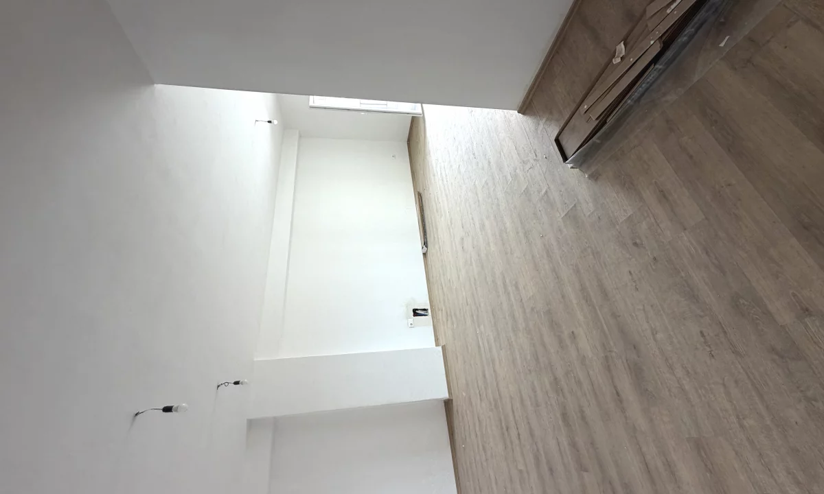 Shtepi ne shitje Apartament ne Tirane, 2+1, Mobilimi Bosh, pa mobiluar, Pagesa 192,800  Euro.
