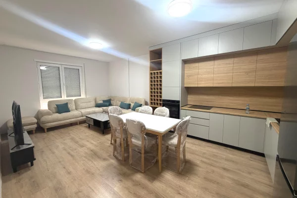 Shtepi me qera Apartament ne Tirane, 2+1, Mobilimi E mobiluar, Pagesa 550  Euro.