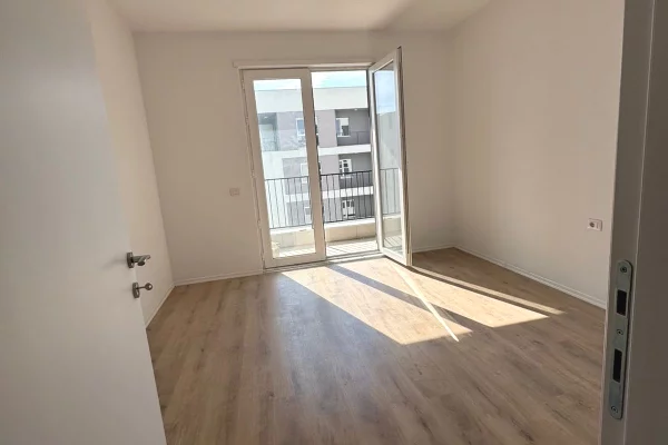 Shtepi me qera Apartament ne Tirane, 2+1, Mobilimi Pjeserisht e mobiluar, Pagesa 35,000  Leke.