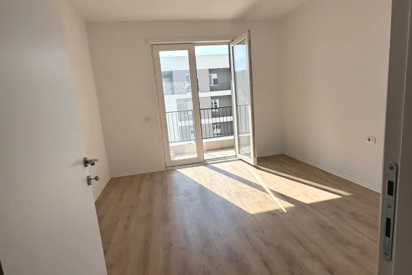 Shtepi me qera Apartament ne Tirane, 2+1, Mobilimi Pjeserisht e mobiluar, Pagesa 35,000  Leke.