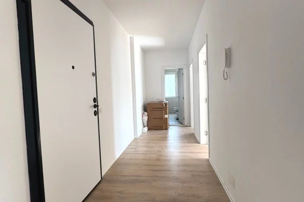 Shtepi me qera Apartament ne Tirane, 2+1, Mobilimi Pjeserisht e mobiluar, Pagesa 35,000  Leke.