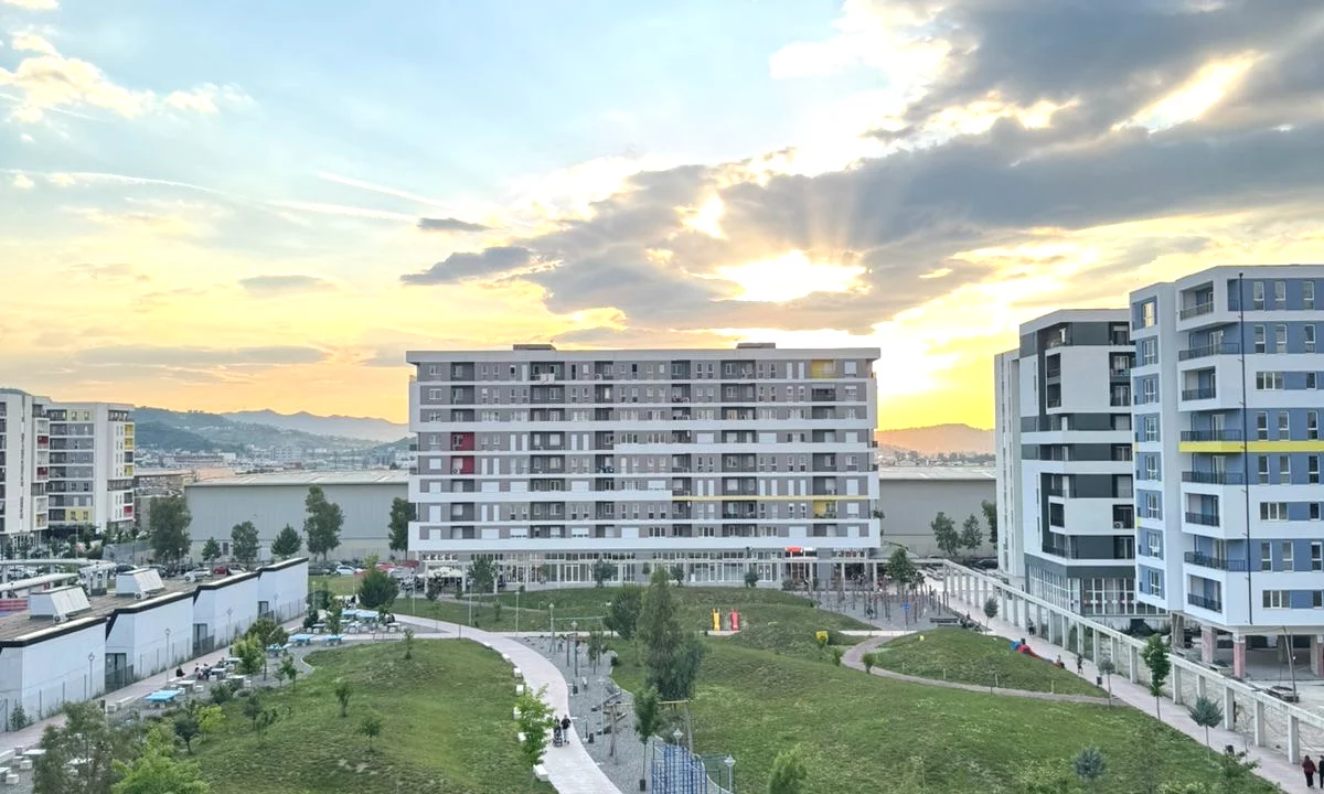 Shtepi me qera Apartament ne Tirane, 2+1, Mobilimi E mobiluar, Pagesa 55,000  Leke.