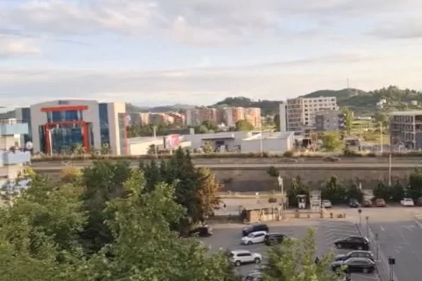 Shtepi me qera Apartament ne Tirane, 1+1, Mobilimi E mobiluar, Pagesa 40,000  Leke.