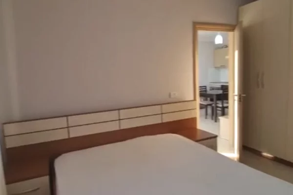 Shtepi me qera Apartament ne Tirane, 1+1, Mobilimi E mobiluar, Pagesa 40,000  Leke.
