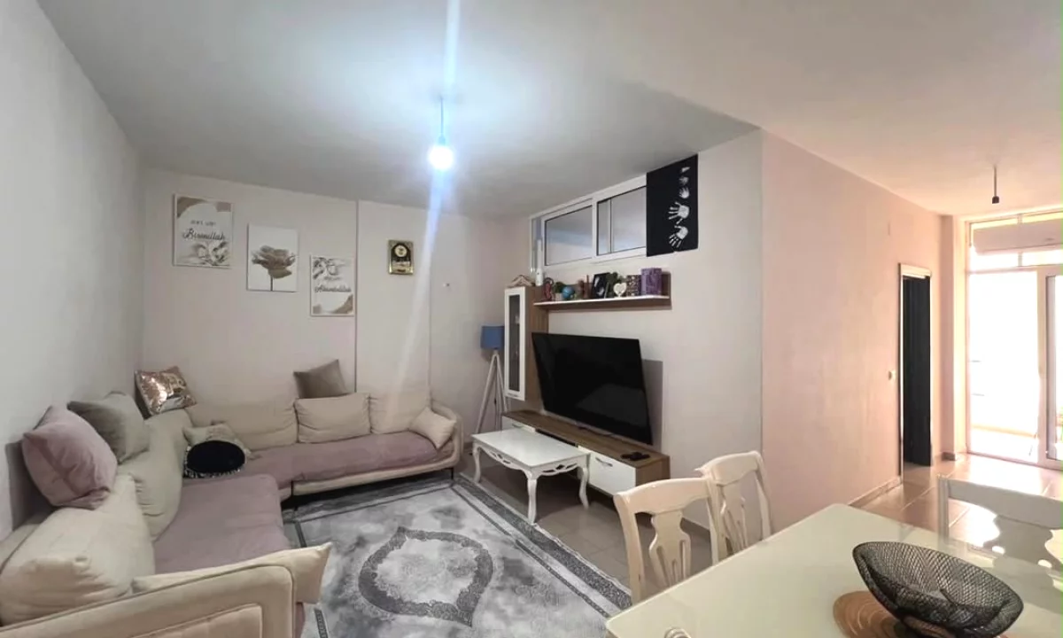 Shtepi me qera Apartament ne Tirane, 2+1, Mobilimi E mobiluar, Pagesa 50,000  Leke.