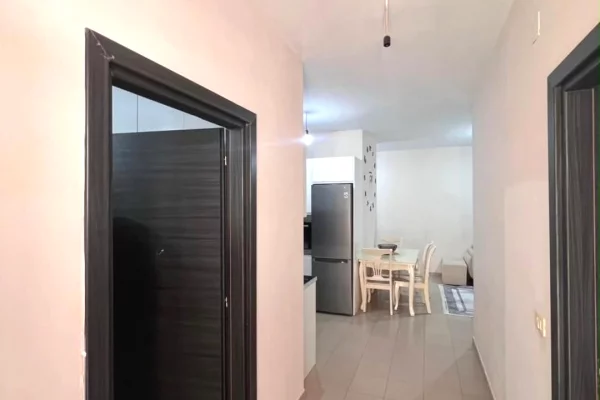 Shtepi me qera Apartament ne Tirane, 2+1, Mobilimi E mobiluar, Pagesa 50,000  Leke.