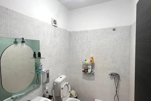 Shtepi me qera Apartament ne Tirane, 2+1, Mobilimi E mobiluar, Pagesa 50,000  Leke.