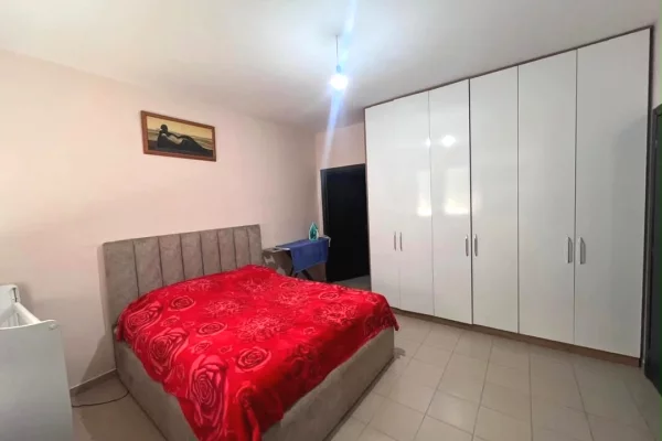 Shtepi me qera Apartament ne Tirane, 2+1, Mobilimi E mobiluar, Pagesa 50,000  Leke.