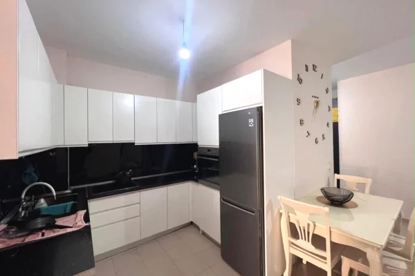 Shtepi me qera Apartament ne Tirane, 2+1, Mobilimi E mobiluar, Pagesa 50,000  Leke.