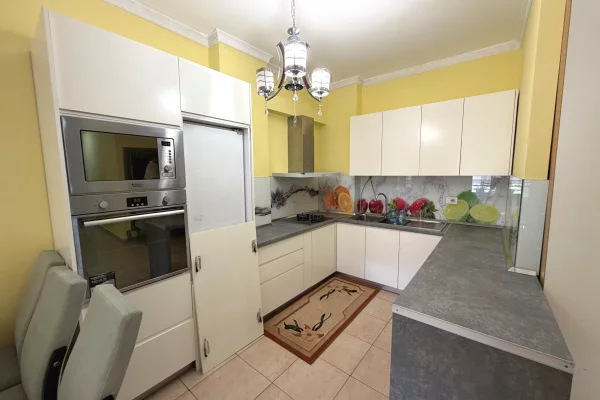 Shtepi me qera Apartament ne Tirane, 2+1, Mobilimi E mobiluar, Pagesa 500  Euro.