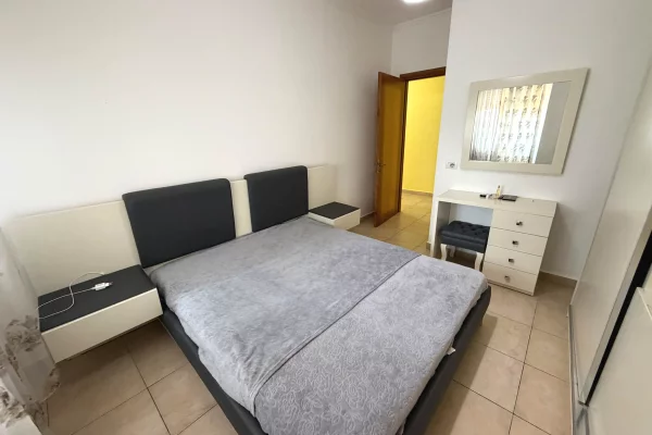Shtepi me qera Apartament ne Tirane, 2+1, Mobilimi E mobiluar, Pagesa 500  Euro.