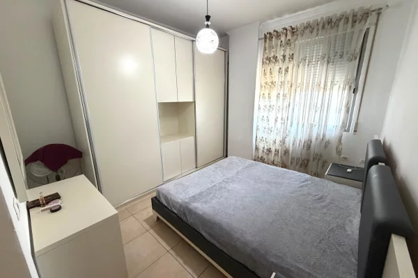 Shtepi me qera Apartament ne Tirane, 2+1, Mobilimi E mobiluar, Pagesa 500  Euro.