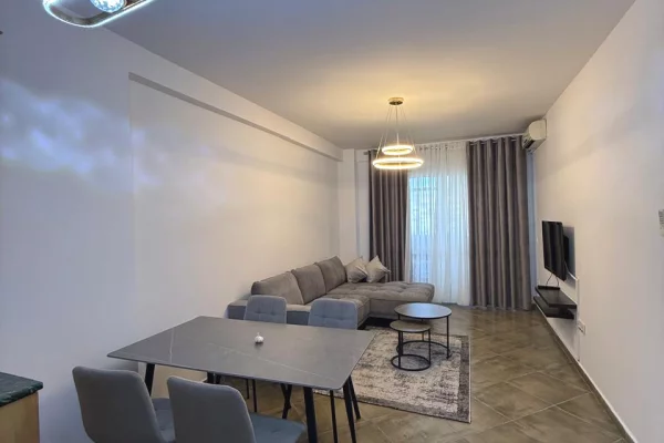 Shtepi me qera 1+1 ne Tirane - 65,000 Leke