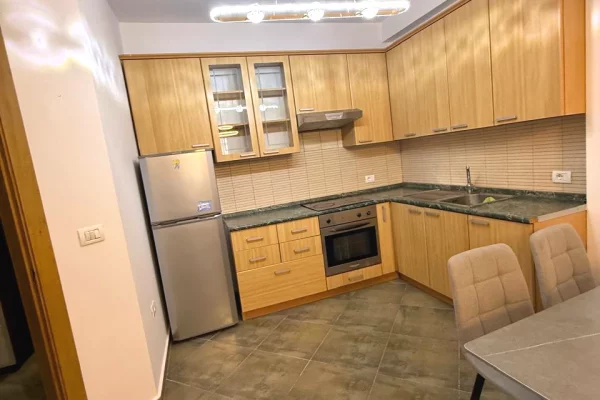 Shtepi me qera Apartament ne Tirane, 1+1, Mobilimi E mobiluar, Pagesa 65,000  Leke.