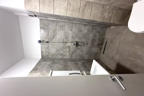 Shtepi me qera Apartament ne Tirane, 2+1, Mobilimi E mobiluar, Pagesa 75,000  Leke.