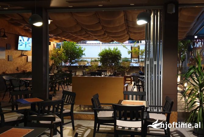 Ambiente Commerciale in Affitto 2+1 a Tirana - 700 Euro