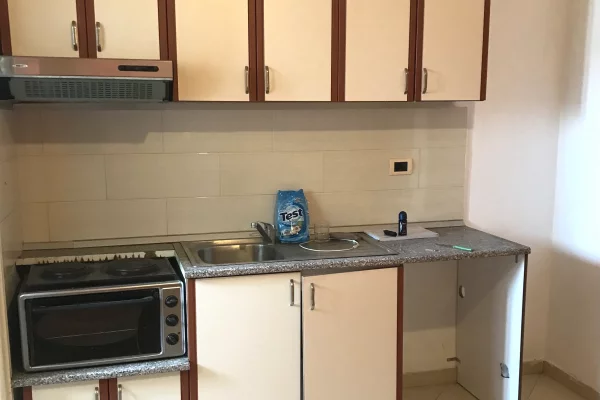 Shtepi me qera Apartament ne Tirane, Garsoniere, Mobilimi E mobiluar, Pagesa 25,000  Leke.