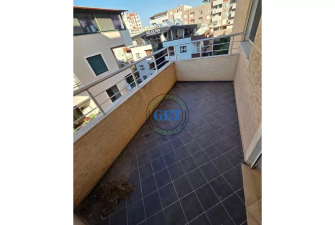 Shtepi me qera Apartament ne Durres, 2+1, Mobilimi E mobiluar, Pagesa 400  Euro.