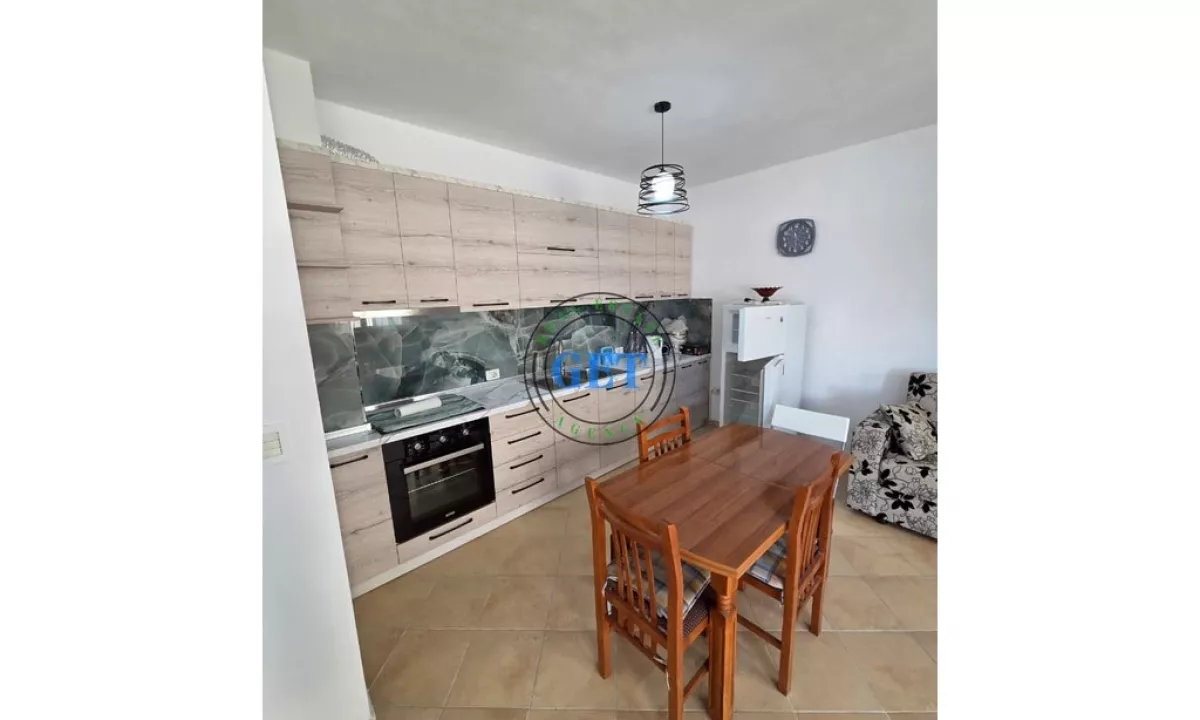 Shtepi me qera Apartament ne Durres, 2+1, Mobilimi E mobiluar, Pagesa 400  Euro.