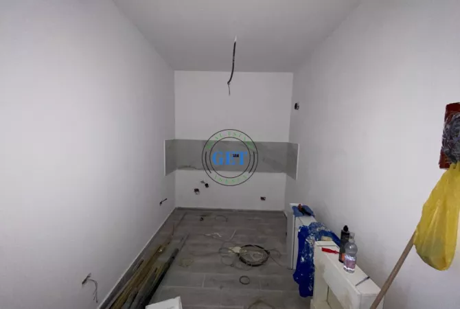 Shtepi ne shitje Apartament ne Durres, 2+1, Mobilimi Bosh, pa mobiluar, Pagesa 105,000  Euro.