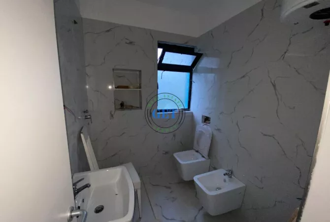 Shtepi ne shitje Apartament ne Durres, 2+1, Mobilimi Bosh, pa mobiluar, Pagesa 105,000  Euro.