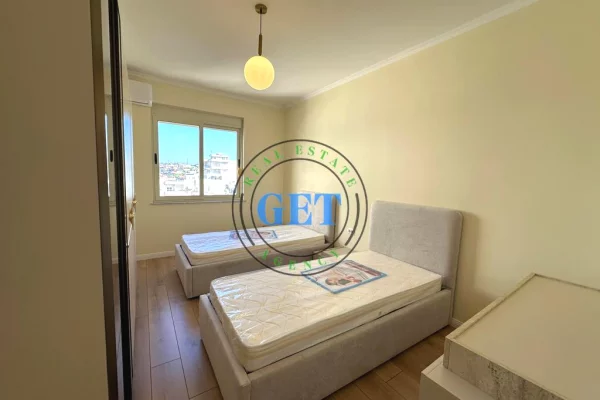 Shtepi ne shitje Apartament ne Durres, 2+1, Mobilimi E mobiluar, Pagesa 150,000  Euro.