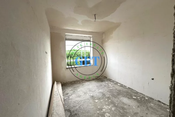 Shtepi ne shitje Apartament ne Durres, 1+1, Mobilimi Bosh, pa mobiluar, Pagesa 91,000  Euro.