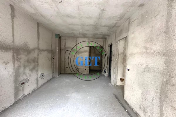 Shtepi ne shitje Apartament ne Durres, 1+1, Mobilimi Bosh, pa mobiluar, Pagesa 91,000  Euro.