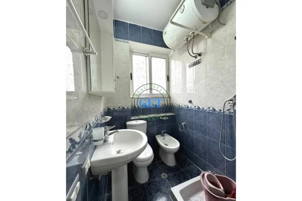 Shtepi ne shitje Apartament ne Durres, 2+1, Mobilimi Pjeserisht e mobiluar, Pagesa 170,000  Euro.