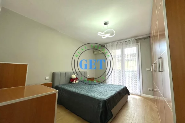 Shtepi ne shitje Apartament ne Durres, 2+1, Mobilimi Pjeserisht e mobiluar, Pagesa 170,000  Euro.