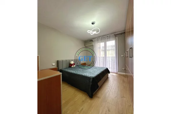 Shtepi ne shitje Apartament ne Durres, 2+1, Mobilimi Pjeserisht e mobiluar, Pagesa 170,000  Euro.