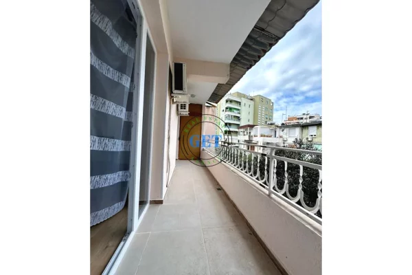 Shtepi ne shitje Apartament ne Durres, 2+1, Mobilimi Pjeserisht e mobiluar, Pagesa 170,000  Euro.