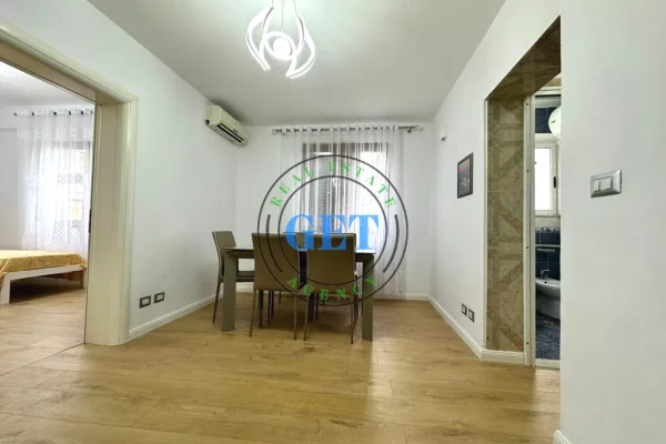 Shtepi ne shitje Apartament ne Durres, 2+1, Mobilimi Pjeserisht e mobiluar, Pagesa 170,000  Euro.