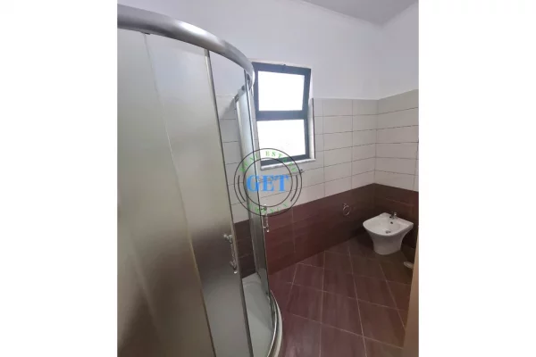Shtepi me qera Apartament ne Durres, 2+1, Mobilimi Bosh, pa mobiluar, Pagesa 300  Euro.