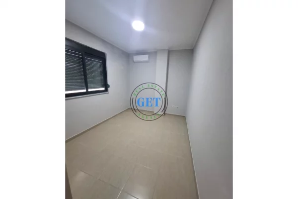 Shtepi me qera Apartament ne Durres, 2+1, Mobilimi Bosh, pa mobiluar, Pagesa 300  Euro.