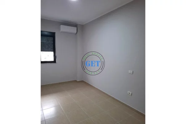 Shtepi me qera Apartament ne Durres, 2+1, Mobilimi Bosh, pa mobiluar, Pagesa 300  Euro.