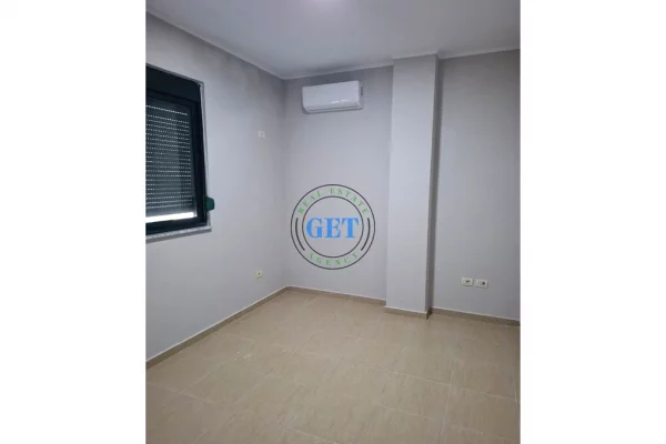 Shtepi me qera Apartament ne Durres, 2+1, Mobilimi Bosh, pa mobiluar, Pagesa 300  Euro.