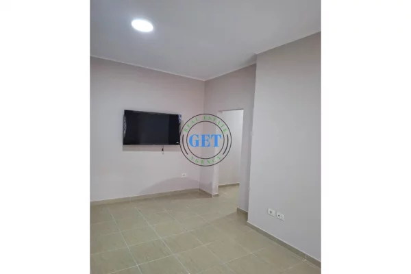 Shtepi me qera Apartament ne Durres, 2+1, Mobilimi Bosh, pa mobiluar, Pagesa 300  Euro.