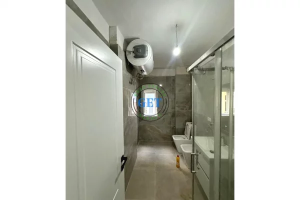 Jepet me qira, Ambient biznesi, pranë Tregut të Vogël, Durrës