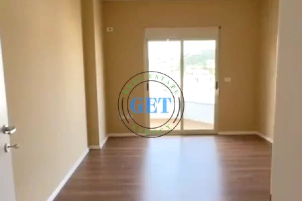 Shtepi ne shitje Apartament ne Durres, 2+1, Mobilimi Bosh, pa mobiluar, Pagesa 155,000  Euro.