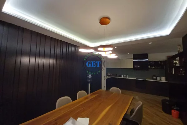 Shtepi ne shitje Apartament ne Durres, 4+1, Mobilimi E mobiluar, Pagesa 500,000  Euro.