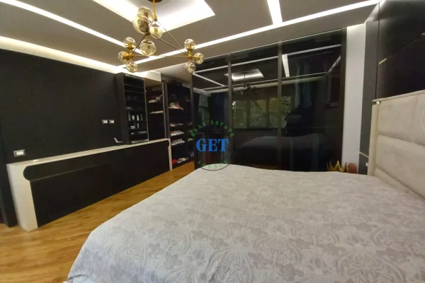 Shtepi ne shitje Apartament ne Durres, 4+1, Mobilimi E mobiluar, Pagesa 500,000  Euro.