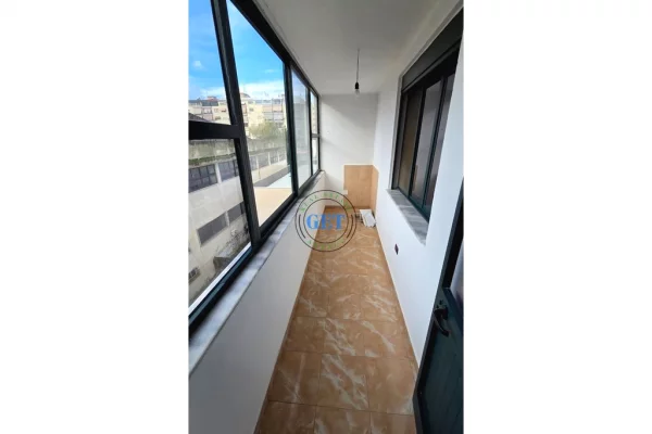 Shtepi ne shitje Apartament ne Durres, 2+1, Mobilimi Bosh, pa mobiluar, Pagesa 100,000  Euro.