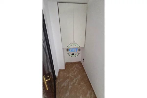 Shtepi ne shitje Apartament ne Durres, 2+1, Mobilimi Bosh, pa mobiluar, Pagesa 100,000  Euro.