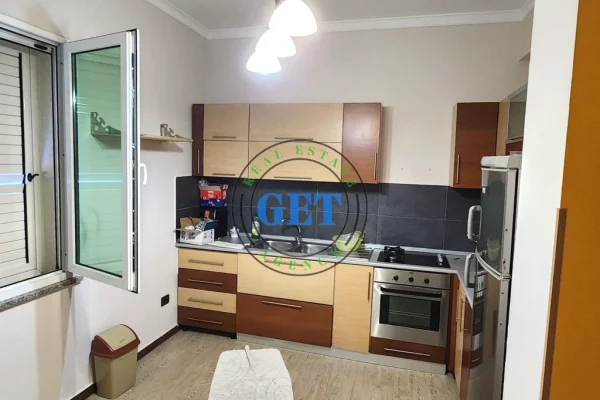 Shtepi me qera Shtepi Private ne Durres, 5+1, Mobilimi E mobiluar, Pagesa 1,000  Euro.