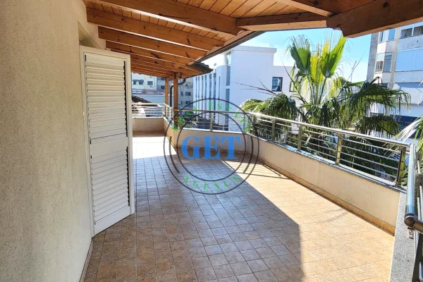 Shtepi me qera Shtepi Private ne Durres, 5+1, Mobilimi E mobiluar, Pagesa 1,000  Euro.