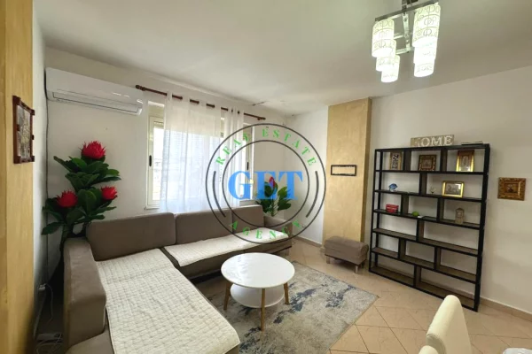 Shtepi ne shitje Apartament ne Durres, 2+1, Mobilimi E mobiluar, Pagesa 117,000  Euro.