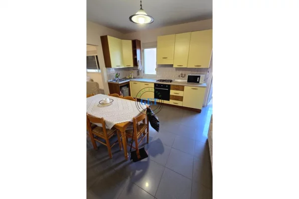 Shtepi me qera Apartament ne Durres, 3+1, Mobilimi E mobiluar, Pagesa 700  Euro.